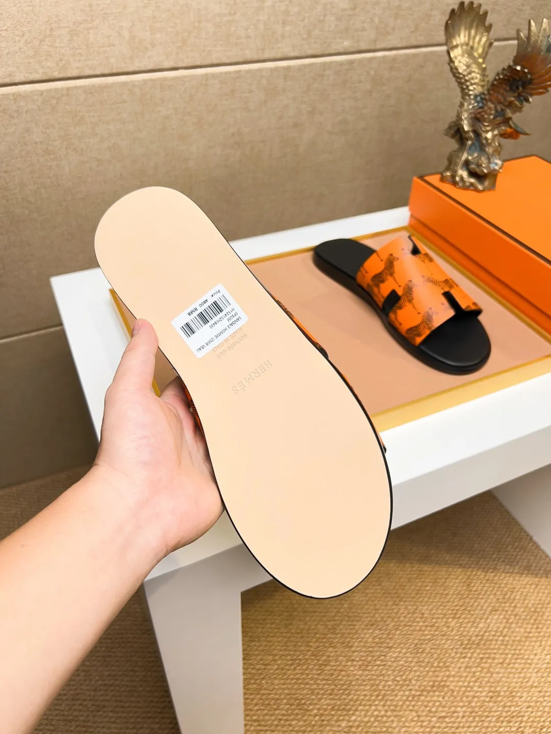 Men's clothing and shoes 💰280 💅💅💅 new arrival. Hermes Hermes official website latest counter synchronized new oran color leather H slippers, the original Paris version flew back to the original model and opened the mold to make it perfectly🍌The highest quality Sincerity, you can enter and leave the counter at will [Deyi] The upper is made of original customized  colored palm prints, crocodile print, ostrich print, colored cow leather, colored cow suede, 🤔 horse hair, 🥳 colored diamonds, 🥰 3D printing, and other genuine leather slippers, imported cow pattern foot pad lining, Italian  latest original genuine leather combination outsole Code number: 38-48 (customized at 46.47.48) Can be made into picture combination sole with genuine leather pattern and ordinary molded outsole